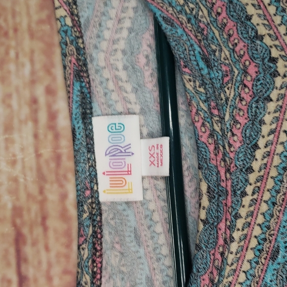 🚫⭐NWT LuLaRoe Julia Abstract Top - Picture 4 of 4